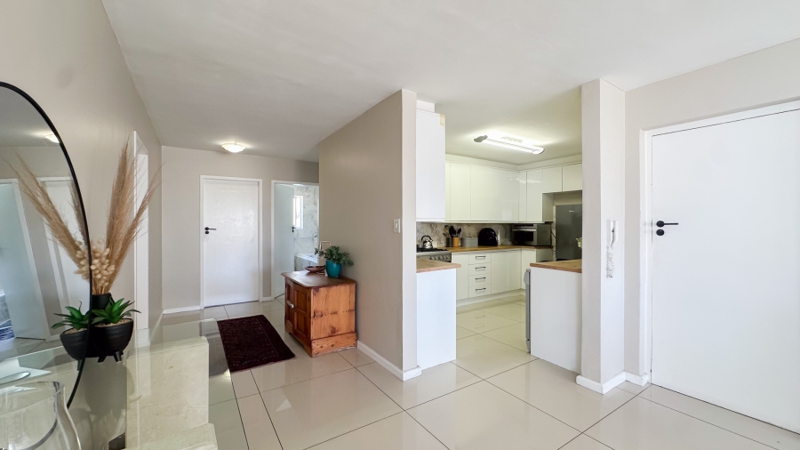 To Let 3 Bedroom Property for Rent in Sea Point Western Cape